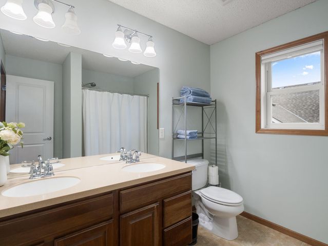 5475 Trailhead Lane SE, Prior Lake, MN 55372