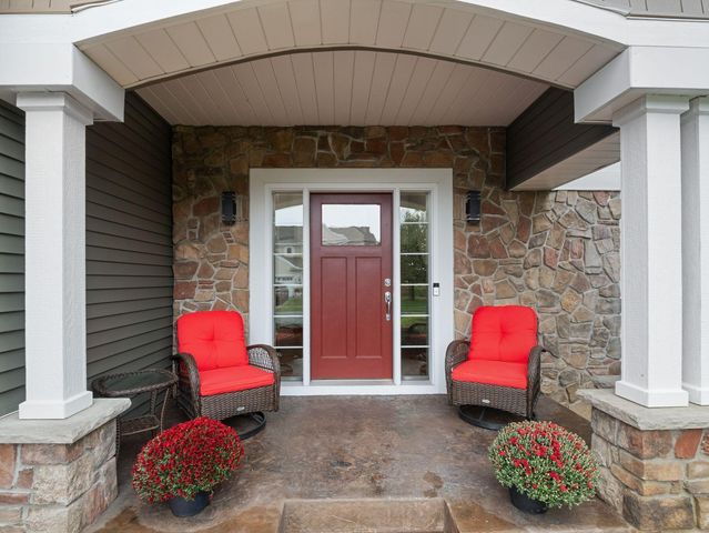 5475 Trailhead Lane SE, Prior Lake, MN 55372