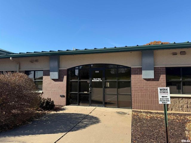 555 VALLEY VIEW Drive, Moline, IL 61265