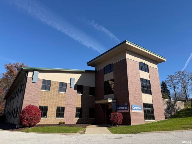 555 VALLEY VIEW Drive, Moline, IL 61265