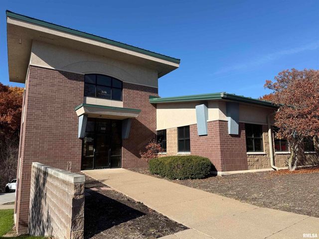 555 VALLEY VIEW Drive, Moline, IL 61265