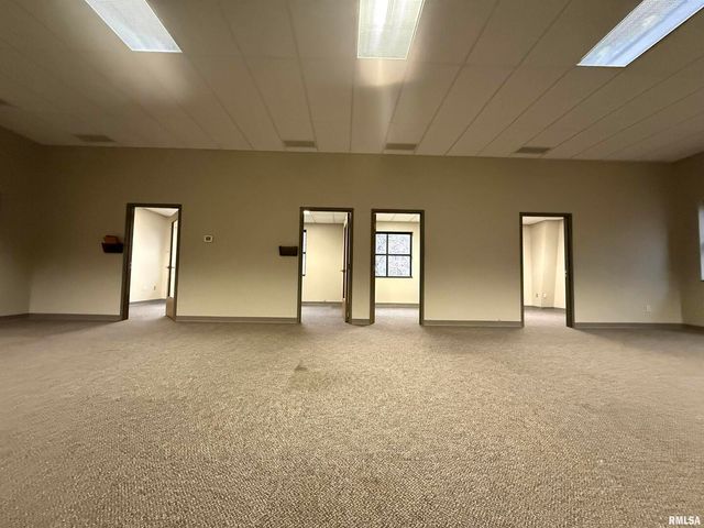 555 VALLEY VIEW Drive, Moline, IL 61265