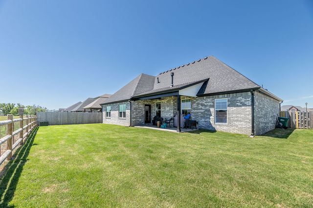 1140 Carrara Street, Tontitown, AR 72762