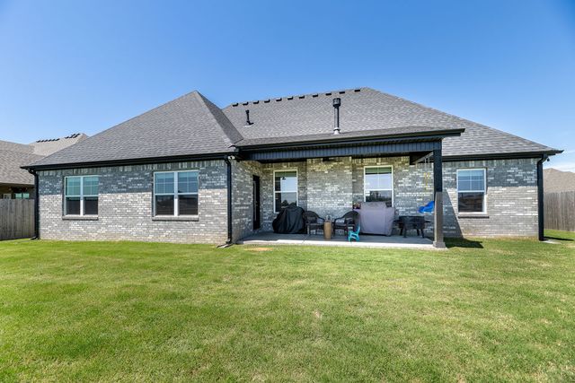 1140 Carrara Street, Tontitown, AR 72762