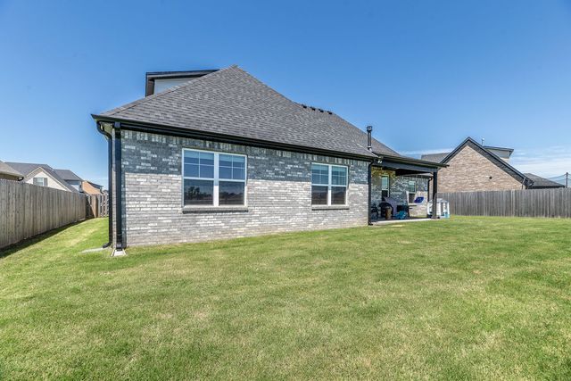 1140 Carrara Street, Tontitown, AR 72762