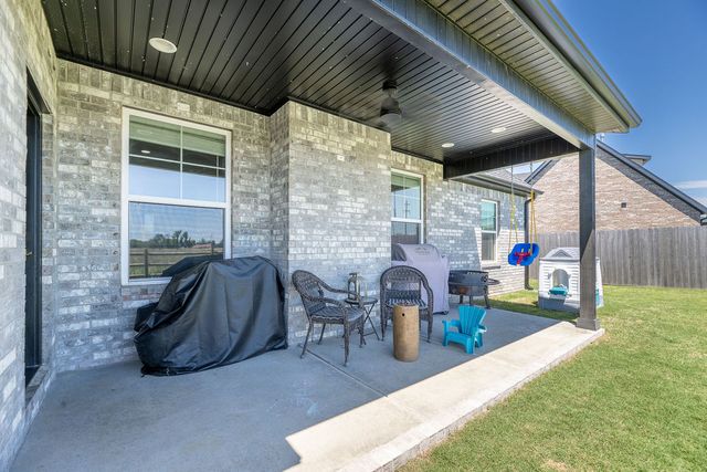 1140 Carrara Street, Tontitown, AR 72762