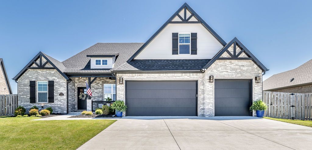 1140 Carrara Street, Tontitown, AR 72762