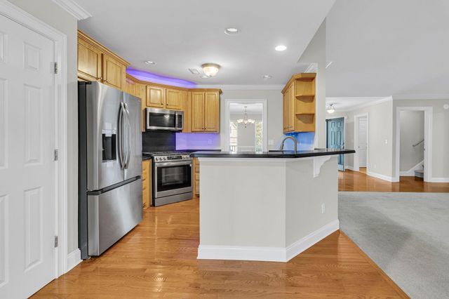 8618 Woodland Walk, North Charleston, SC 29420