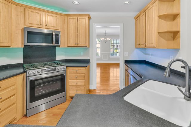 8618 Woodland Walk, North Charleston, SC 29420