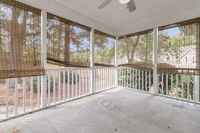 8618 Woodland Walk, North Charleston, SC 29420