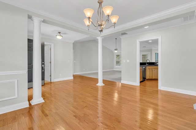 8618 Woodland Walk, North Charleston, SC 29420