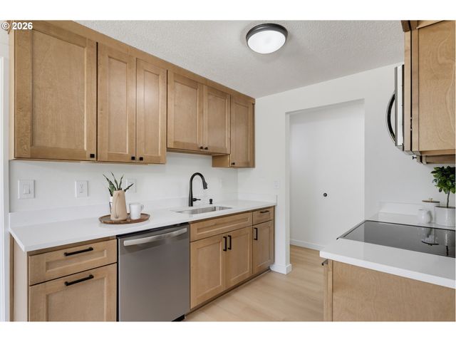 5985 Sw 198TH Ave, Beaverton, OR 97078