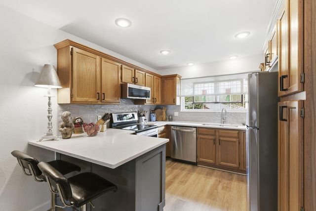 653 S Woodbridge Court, Nixa, MO 65714