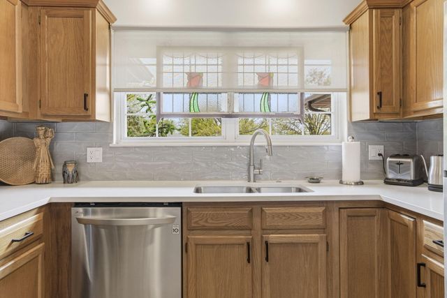 653 S Woodbridge Court, Nixa, MO 65714