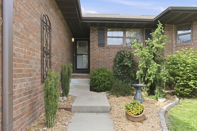 653 S Woodbridge Court, Nixa, MO 65714
