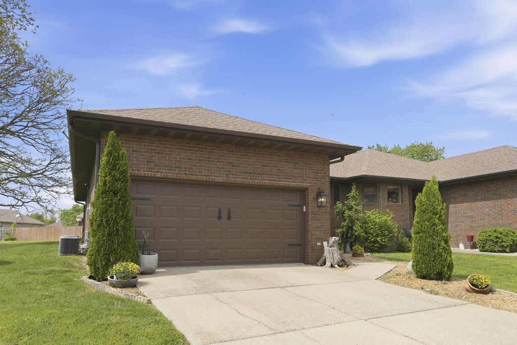 653 S Woodbridge Court, Nixa, MO 65714