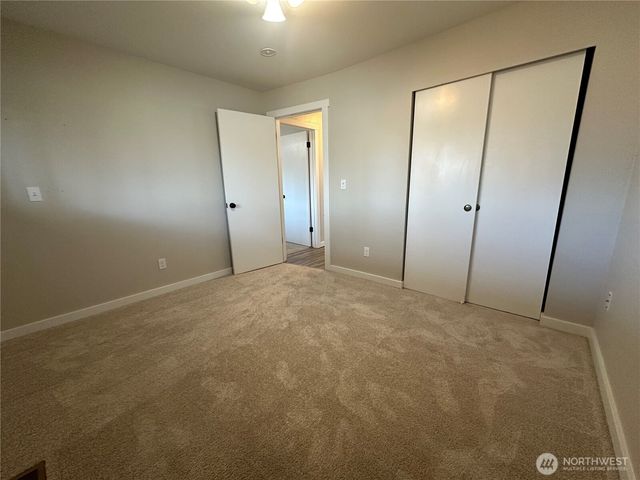 1010 W Pioneer, Puyallup, WA 98371