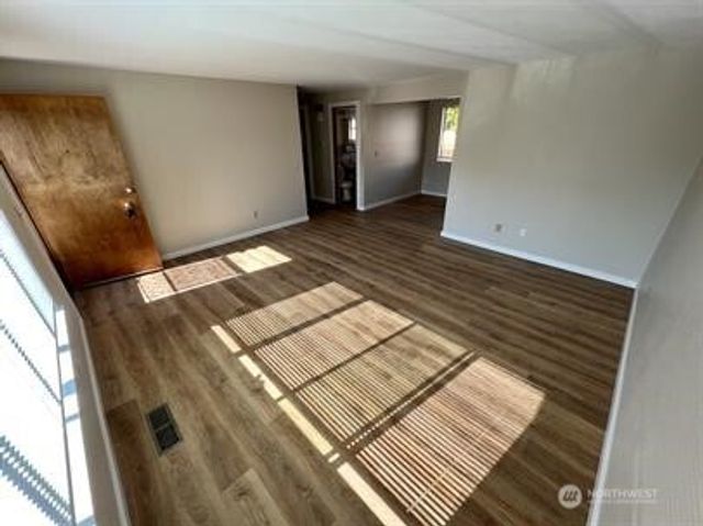 1010 W Pioneer, Puyallup, WA 98371