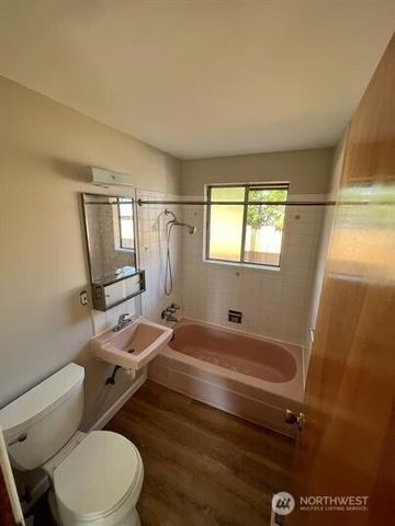 1010 W Pioneer, Puyallup, WA 98371