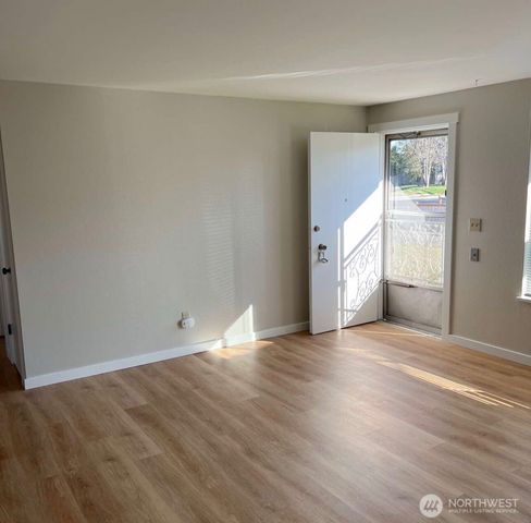 1010 W Pioneer, Puyallup, WA 98371