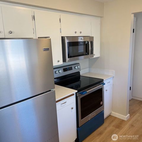 1010 W Pioneer, Puyallup, WA 98371