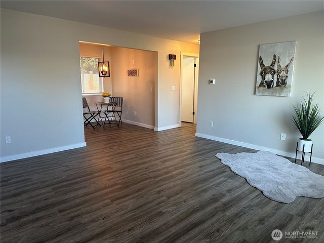 1010 W Pioneer, Puyallup, WA 98371