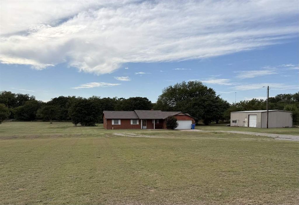 115 N Crater Creek Rd, Cache, OK 73527