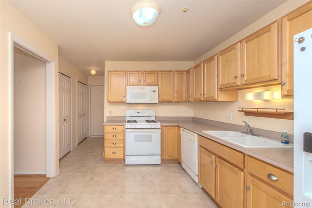 300 Avium Lane, Canton Charter Township, MI 48187