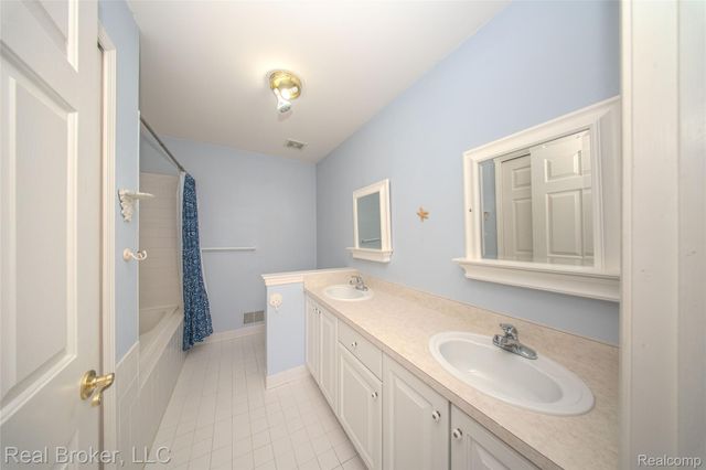300 Avium Lane, Canton Charter Township, MI 48187