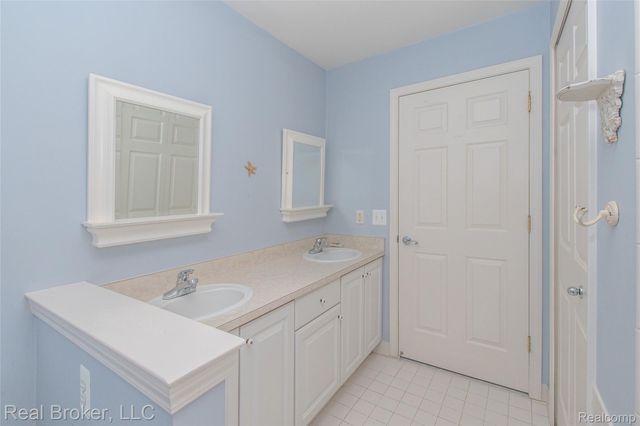 300 Avium Lane, Canton Charter Township, MI 48187