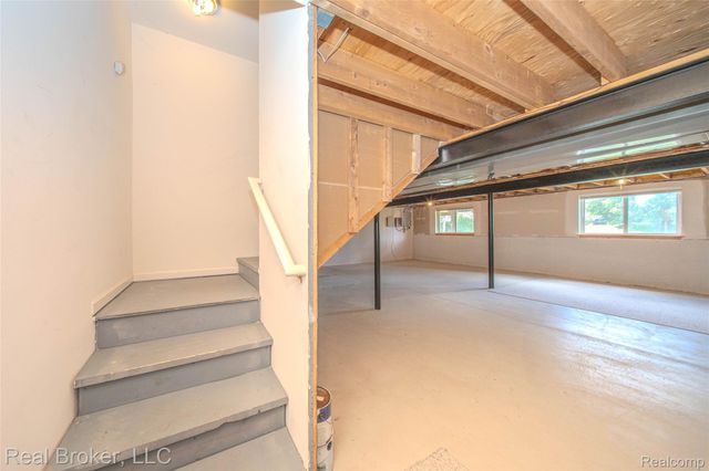 300 Avium Lane, Canton Charter Township, MI 48187