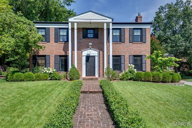 26 Granada Way, Ladue, MO 63124
