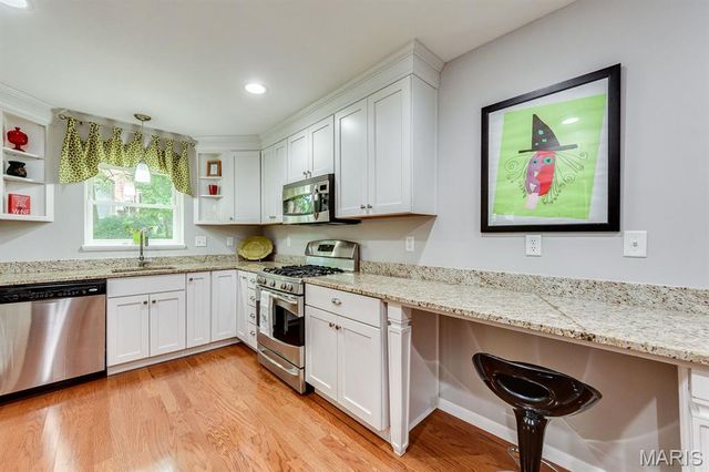 26 Granada Way, Ladue, MO 63124