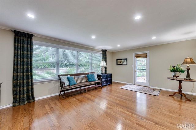 26 Granada Way, Ladue, MO 63124