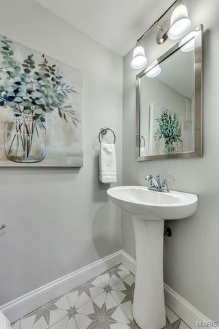 26 Granada Way, Ladue, MO 63124