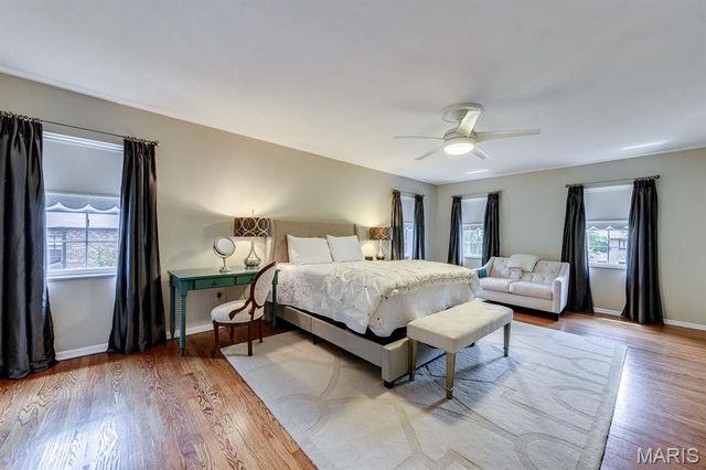 26 Granada Way, Ladue, MO 63124