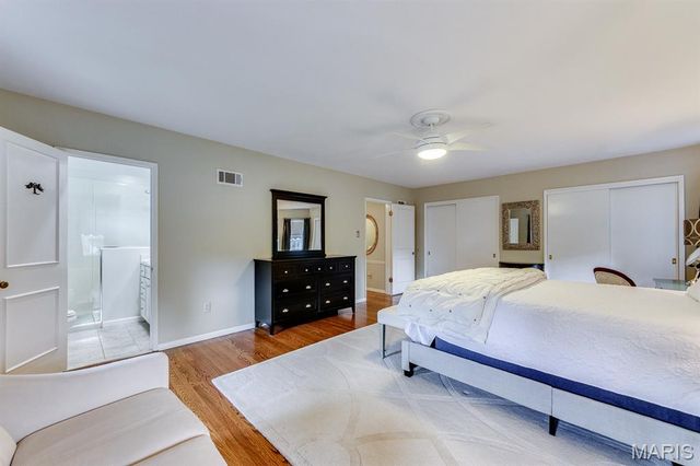 26 Granada Way, Ladue, MO 63124