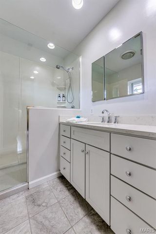 26 Granada Way, Ladue, MO 63124