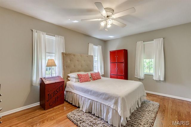 26 Granada Way, Ladue, MO 63124