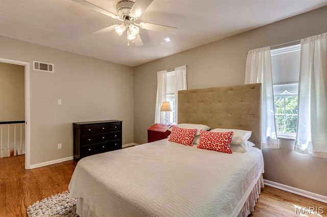 26 Granada Way, Ladue, MO 63124