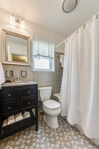26 Granada Way, Ladue, MO 63124