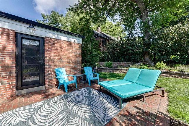 26 Granada Way, Ladue, MO 63124