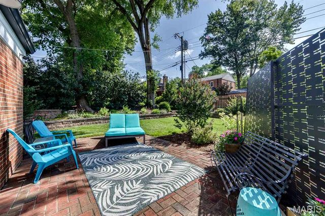 26 Granada Way, Ladue, MO 63124