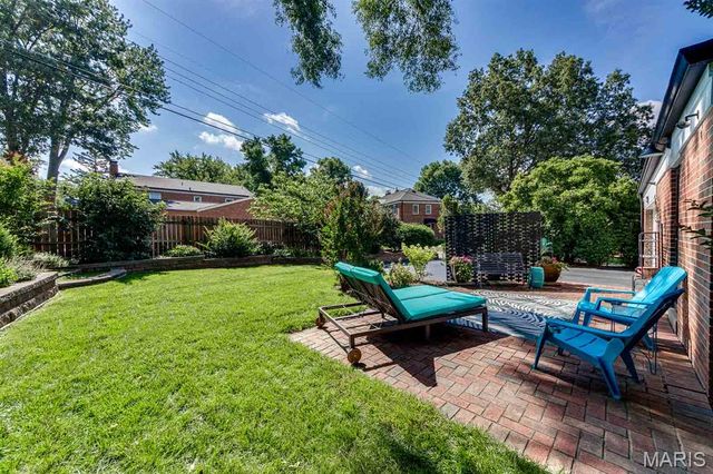 26 Granada Way, Ladue, MO 63124