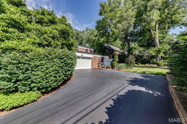 26 Granada Way, Ladue, MO 63124