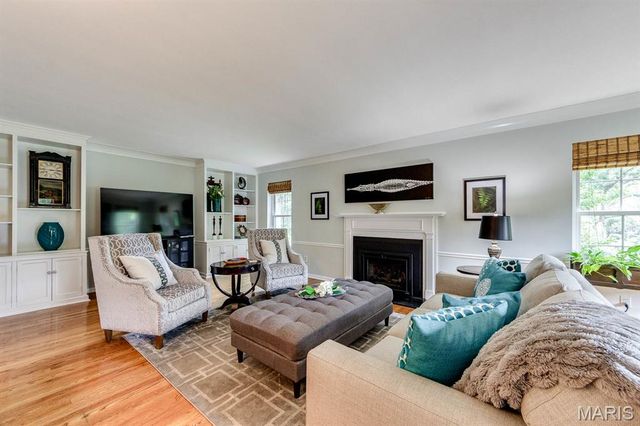 26 Granada Way, Ladue, MO 63124