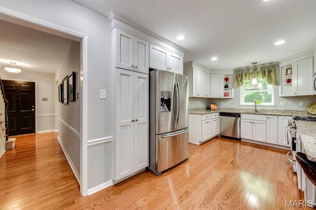 26 Granada Way, Ladue, MO 63124