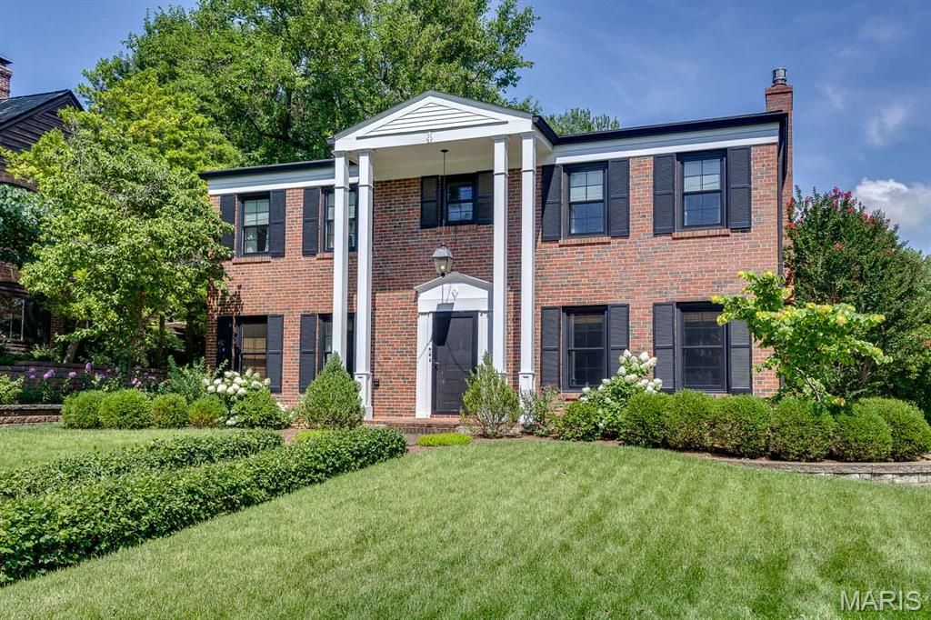 26 Granada Way, Ladue, MO 63124