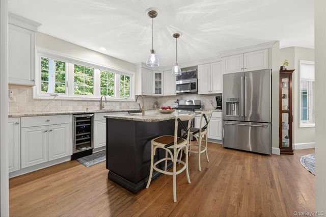 40 Nottingham Way, Mahopac, NY 10541