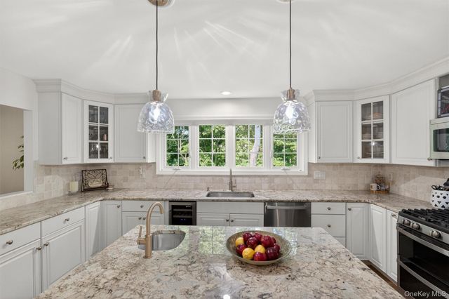 40 Nottingham Way, Mahopac, NY 10541